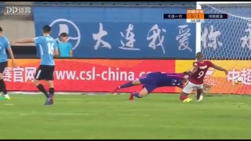  波鸿门将黄油手送大礼  